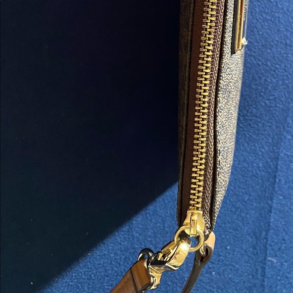 Michael Kors Wristlet Wallet Clutch - Picture 8 of 8